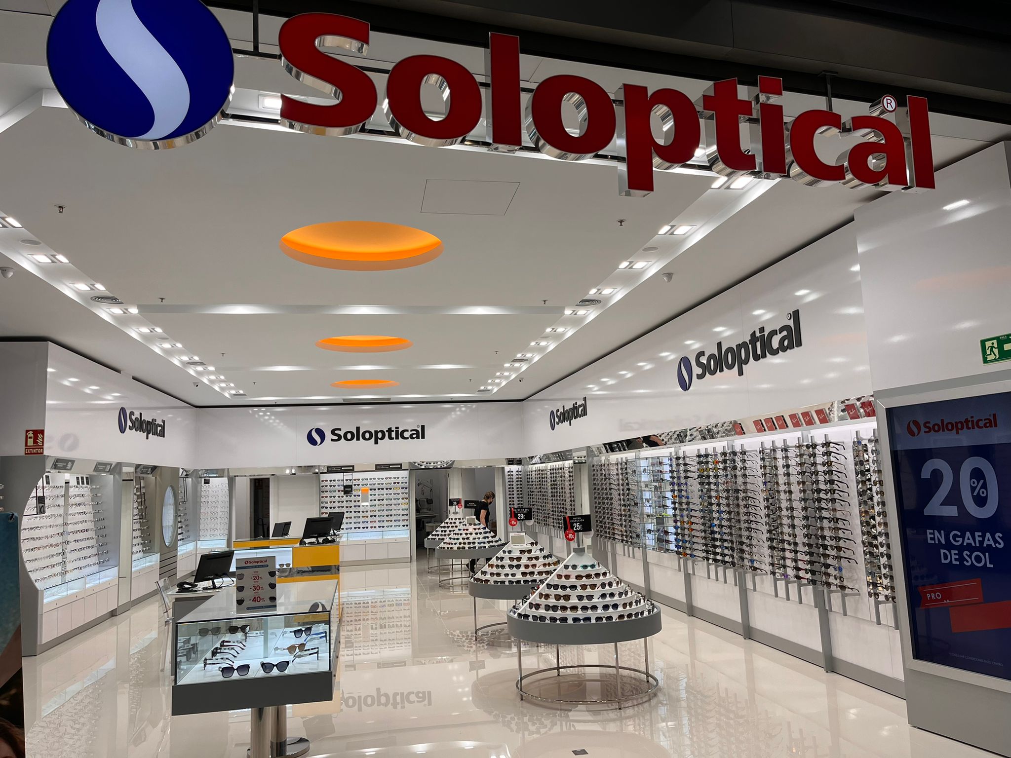 ÓPTICA SOLOPTICAL EN CENTRO COMERCIAL AS CANCELAS EN A CORUÑA